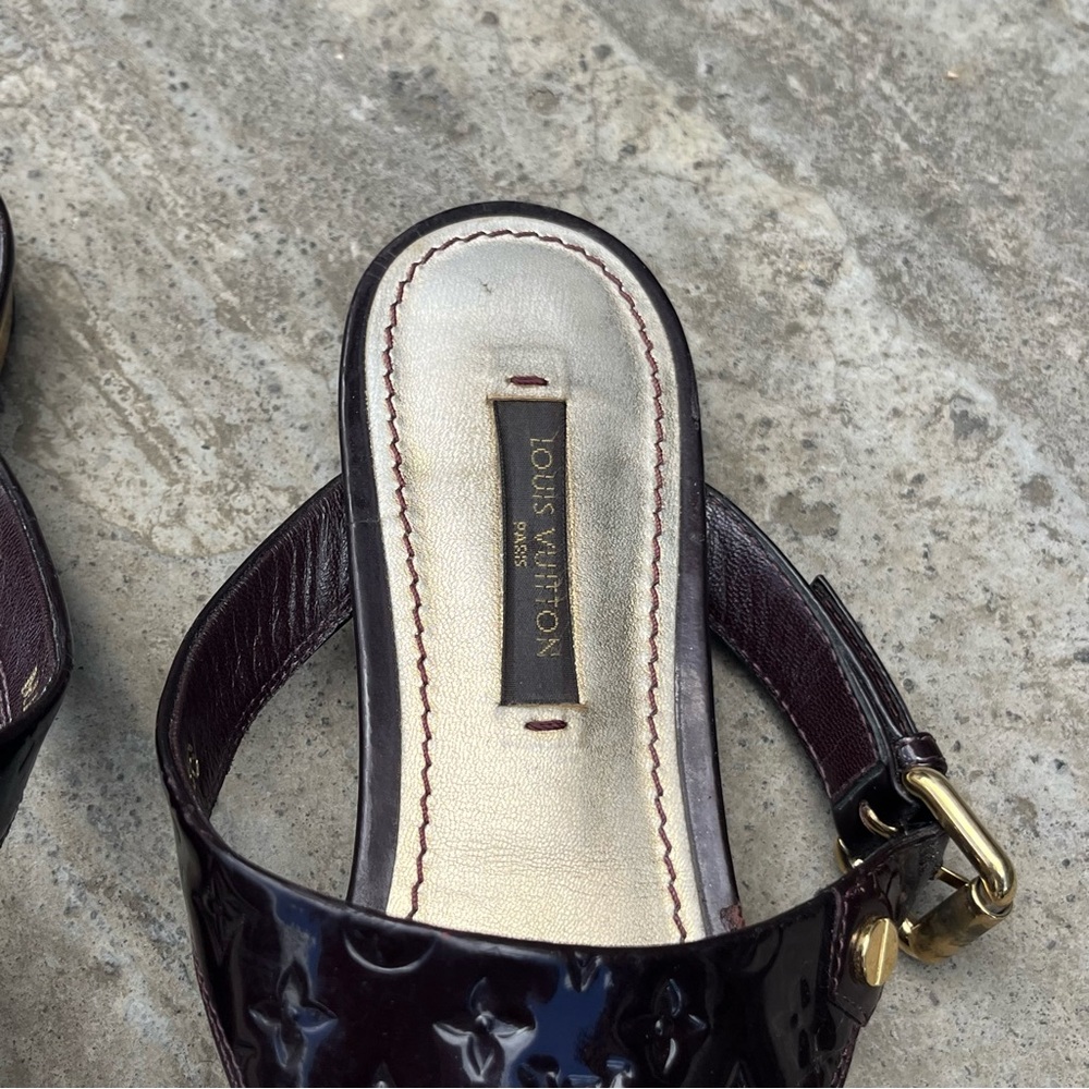 Louis Vuitton LV Logo Monogram Amarante Vernis Thong Sandals - Picture 11 of 12